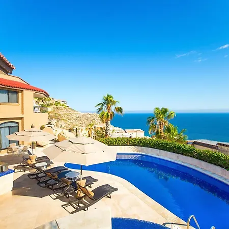 Private Retreat With Large Pool Deck At Villa Isla
